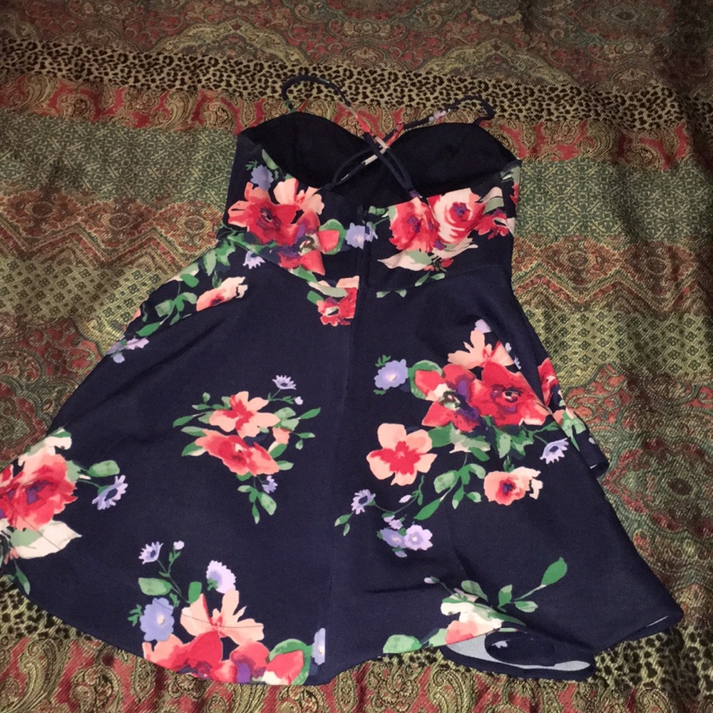 Dress - Picture 3 of 3